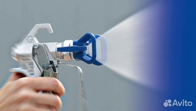 Профессиональная покраска плинтусов в покрасочный камере: защита от влаги и долговечность.