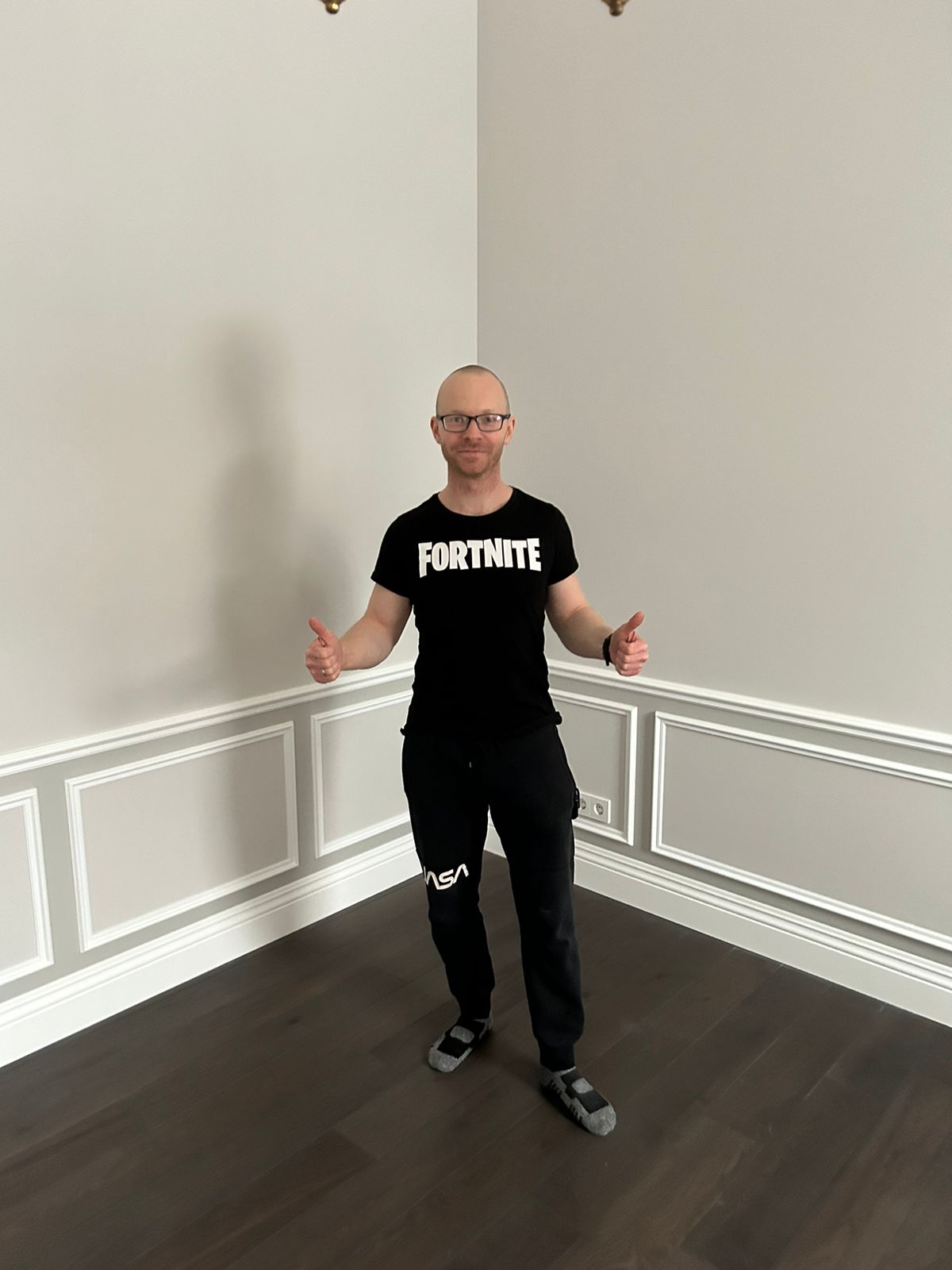 Монтаж и покраска молдингов и плинтуса - до