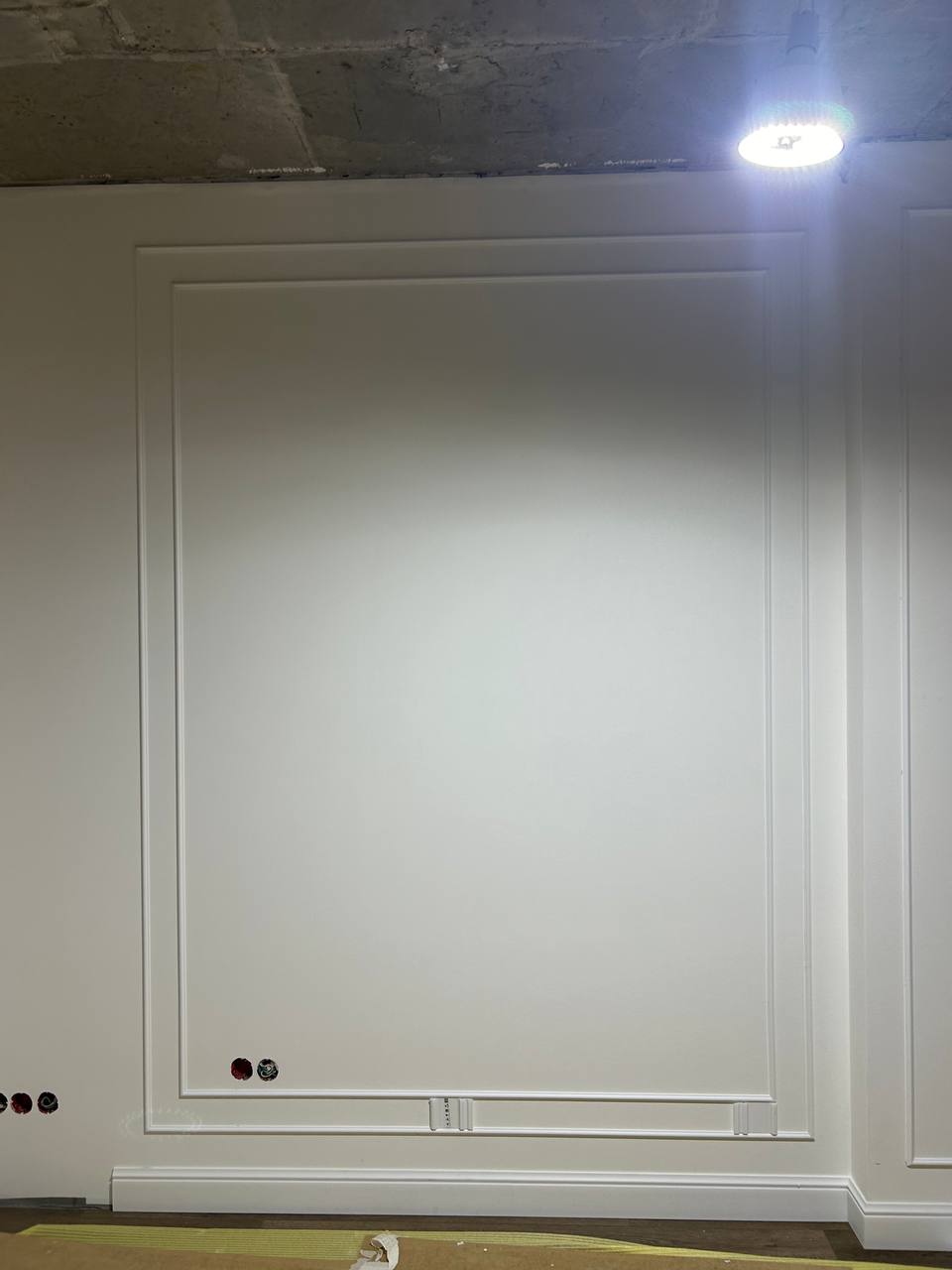 Молдинги и напольный плинтус под покраску